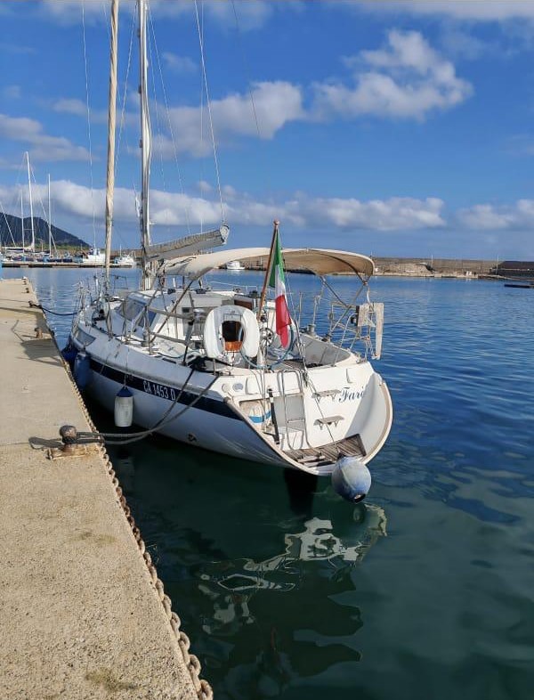 Siddhartha ormeggiata in un porto della Sardegna